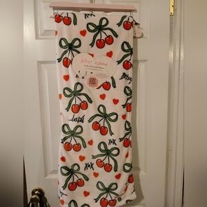 Betsey Johnson NWT 50 × 70 Inch Plush Throw